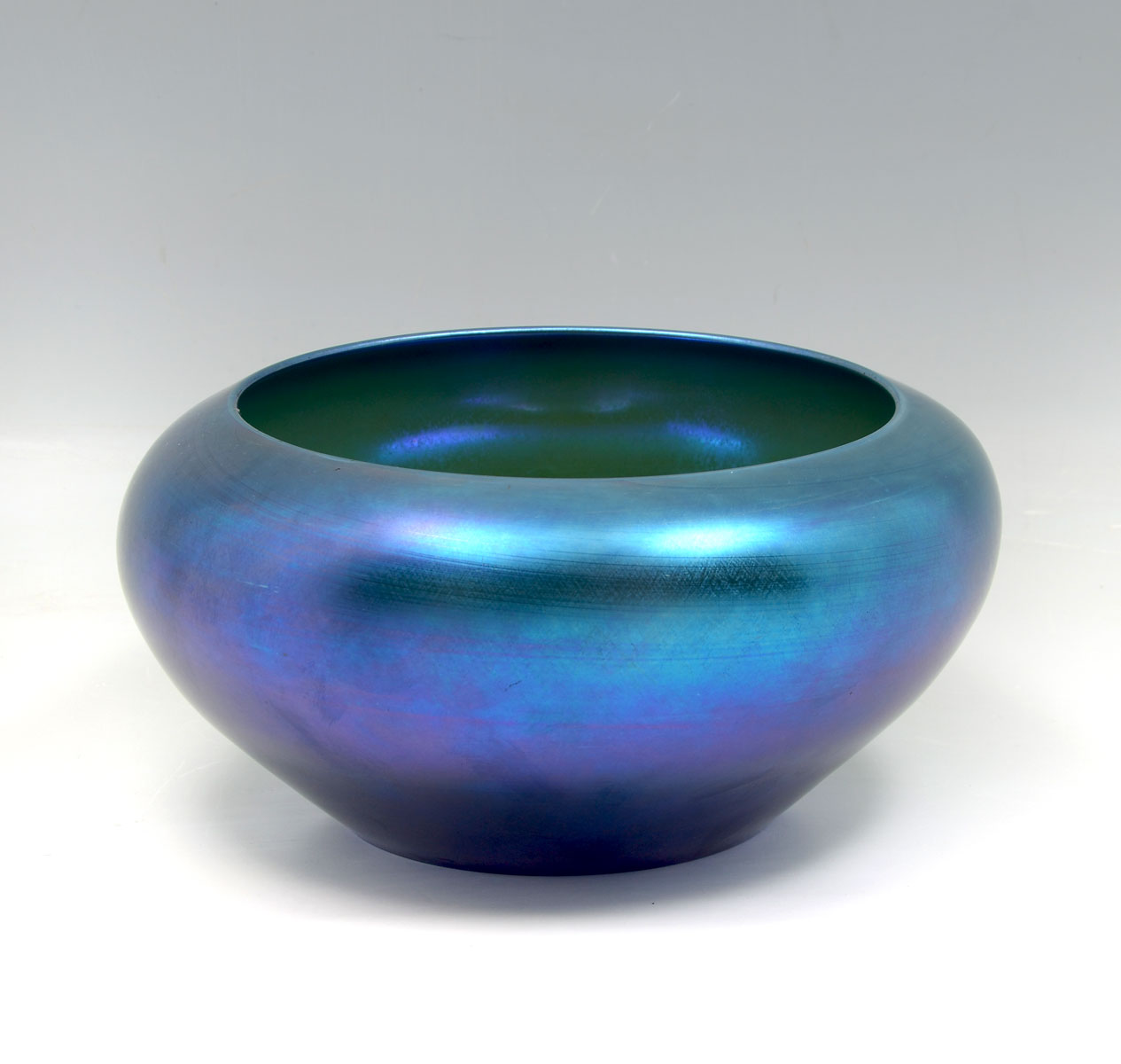 LARGE STEUBEN BLUE AURENE BOWL:
