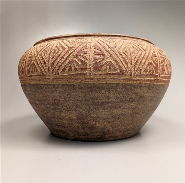 Large Thai Ban Chiang-style pottery