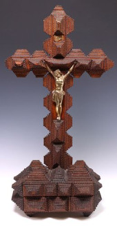 LARGE TRAMP ART CHIP CARVED WO