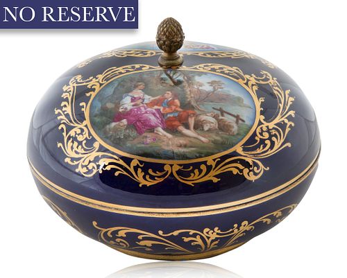 LARGE VANITY BOX, VALNY, LIMOGES