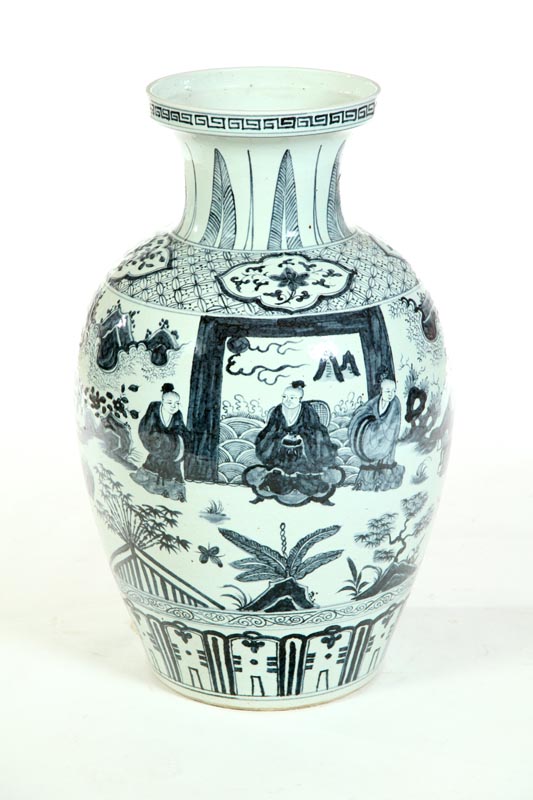 LARGE VASE.  China  20th century 