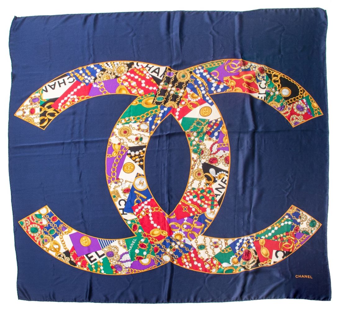 LARGE VINTAGE CHANEL BLUE MARINE