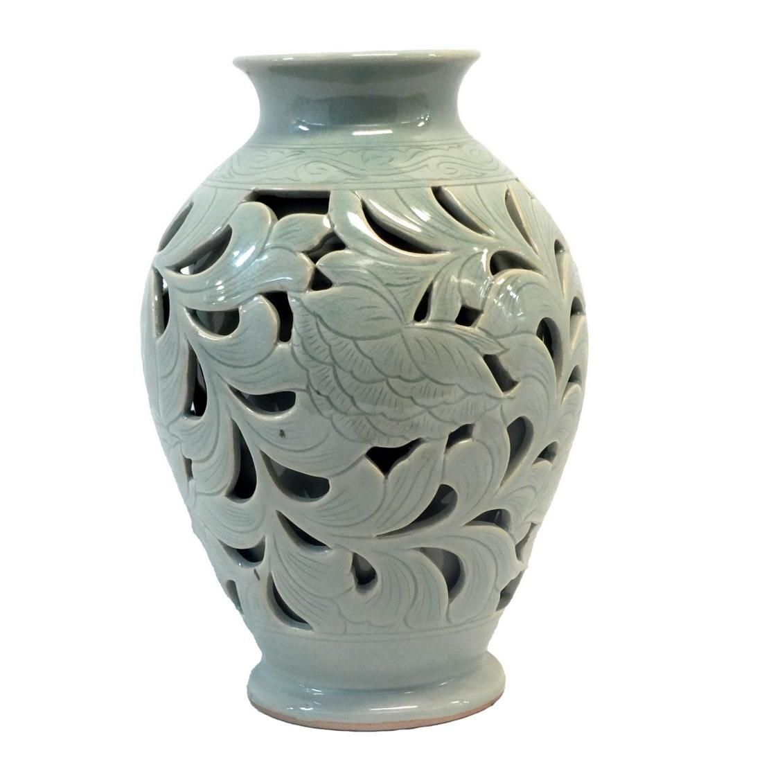 LARGE VINTAGE KOREAN PORCELAIN