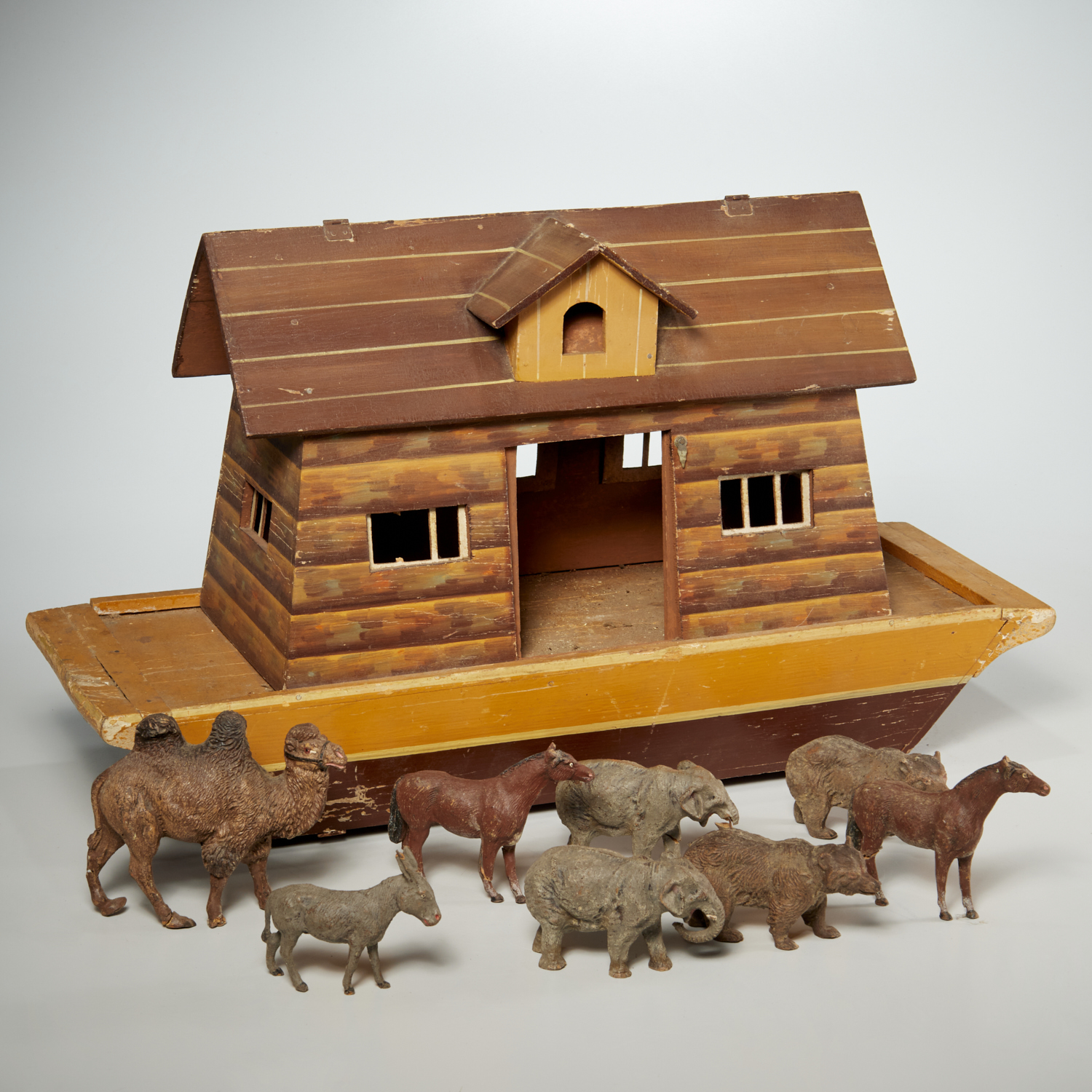 LARGE VINTAGE WOODEN NOAH'S ARK