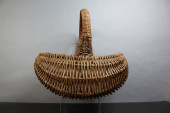 LARGE WOVEN WICKER GATHERING B