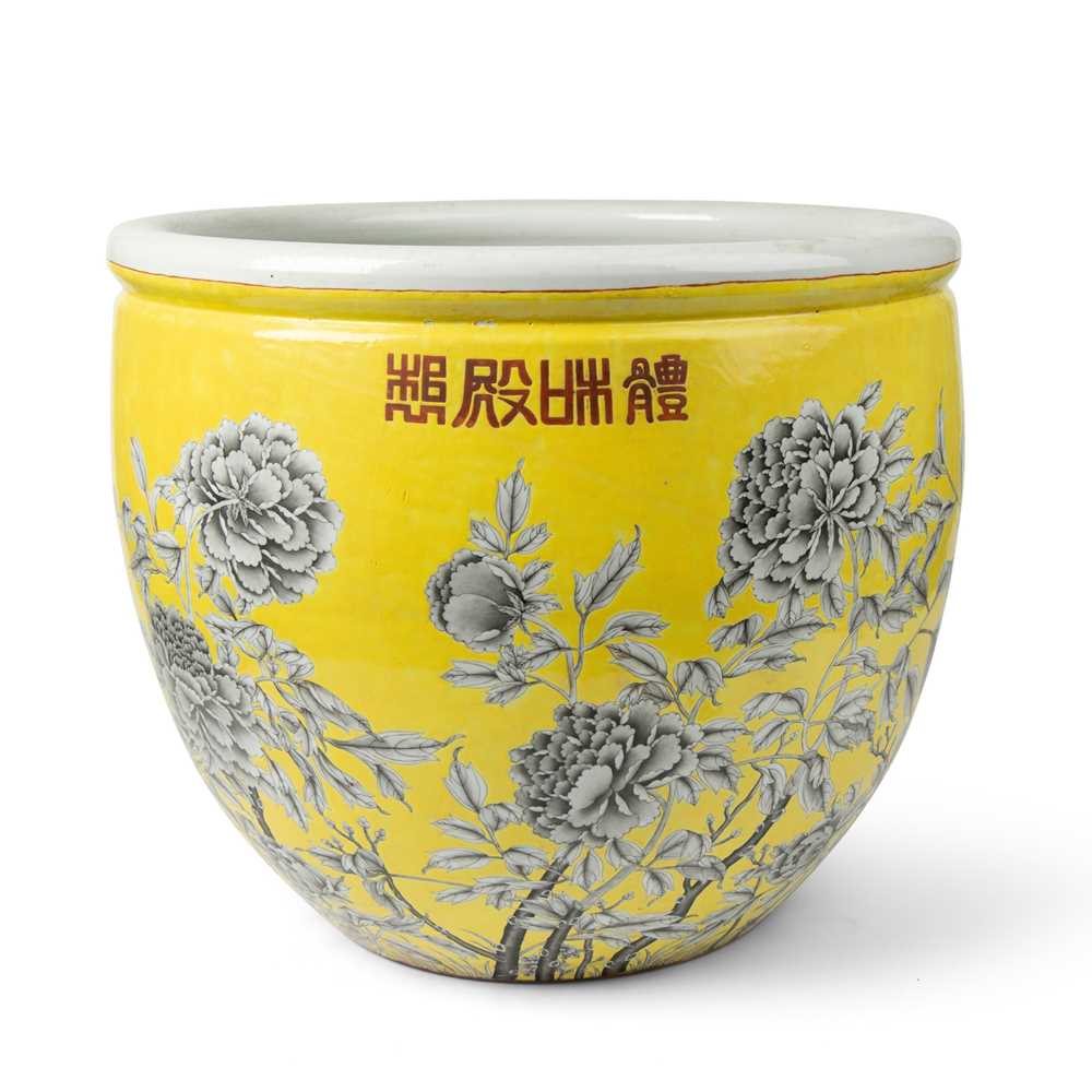 LARGE YELLOW-GROUND GRISAILLE