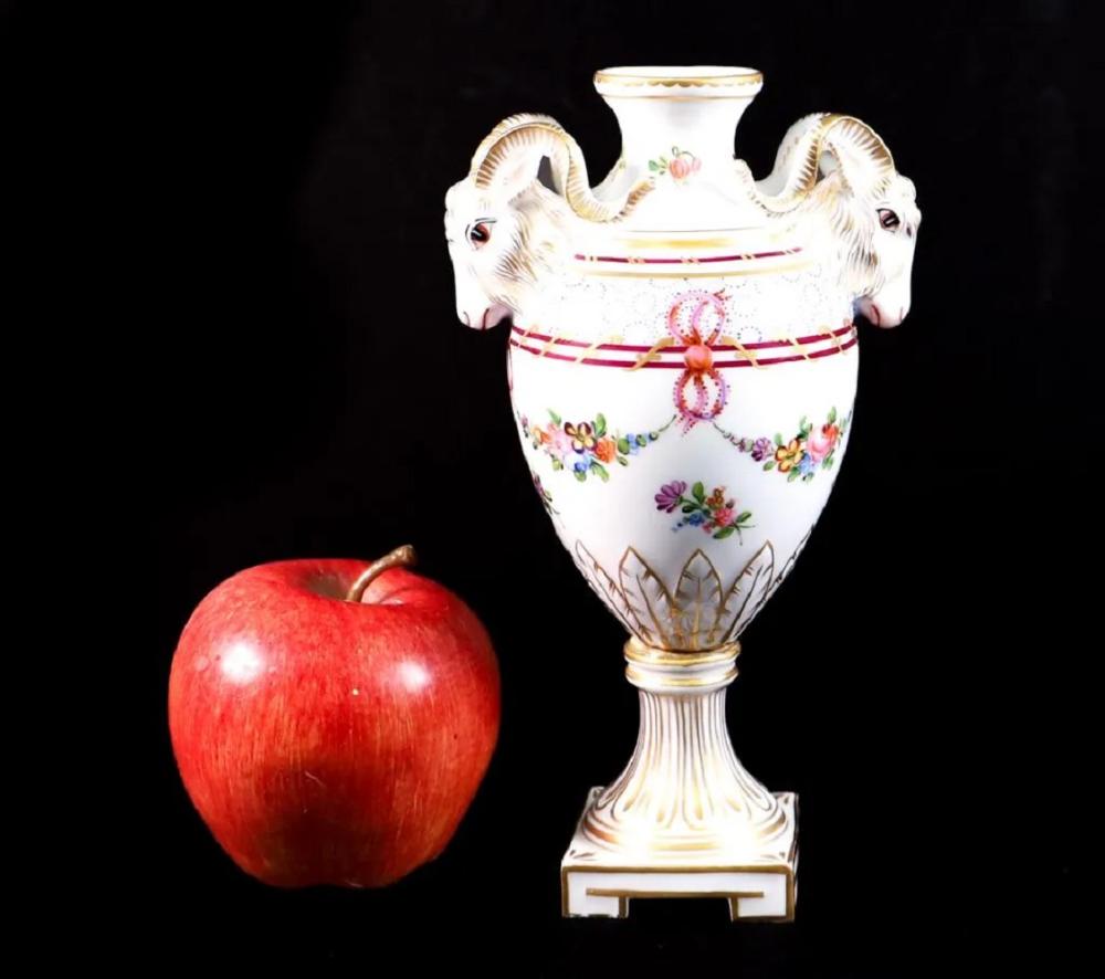 LATE 19TH C PETITE DRESDEN