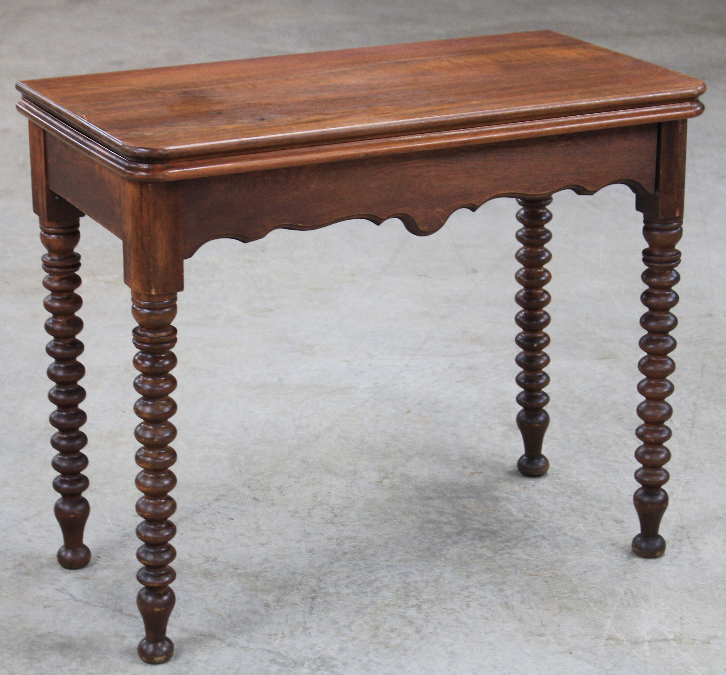 LATE AMERICAN CHERRY BOBBIN