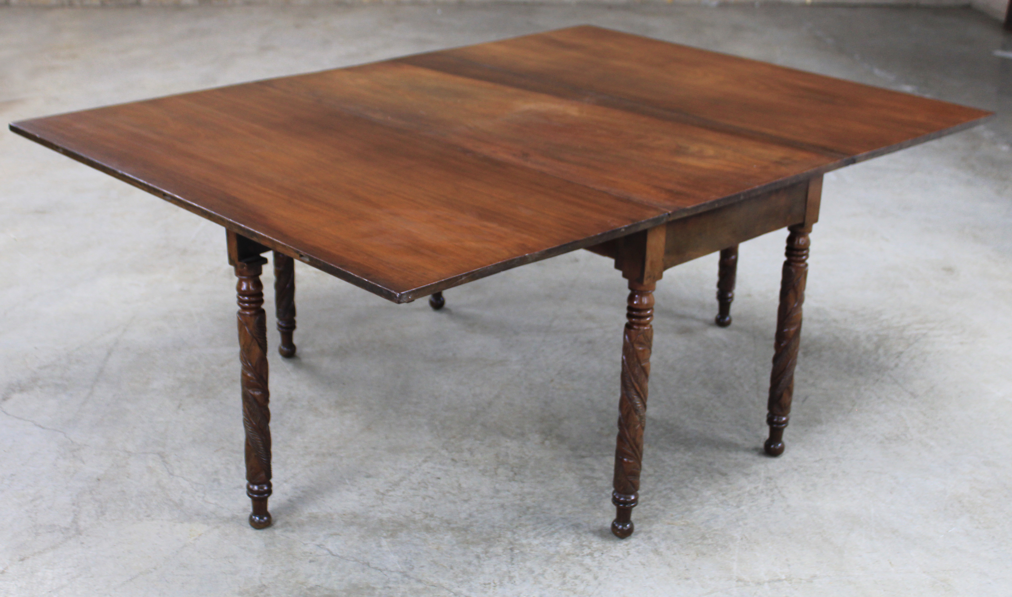 LATE AMERICAN MAHOGANY GATELEG DROP