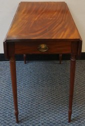 LATE FEDERAL MAHOGANY PEMBROKE