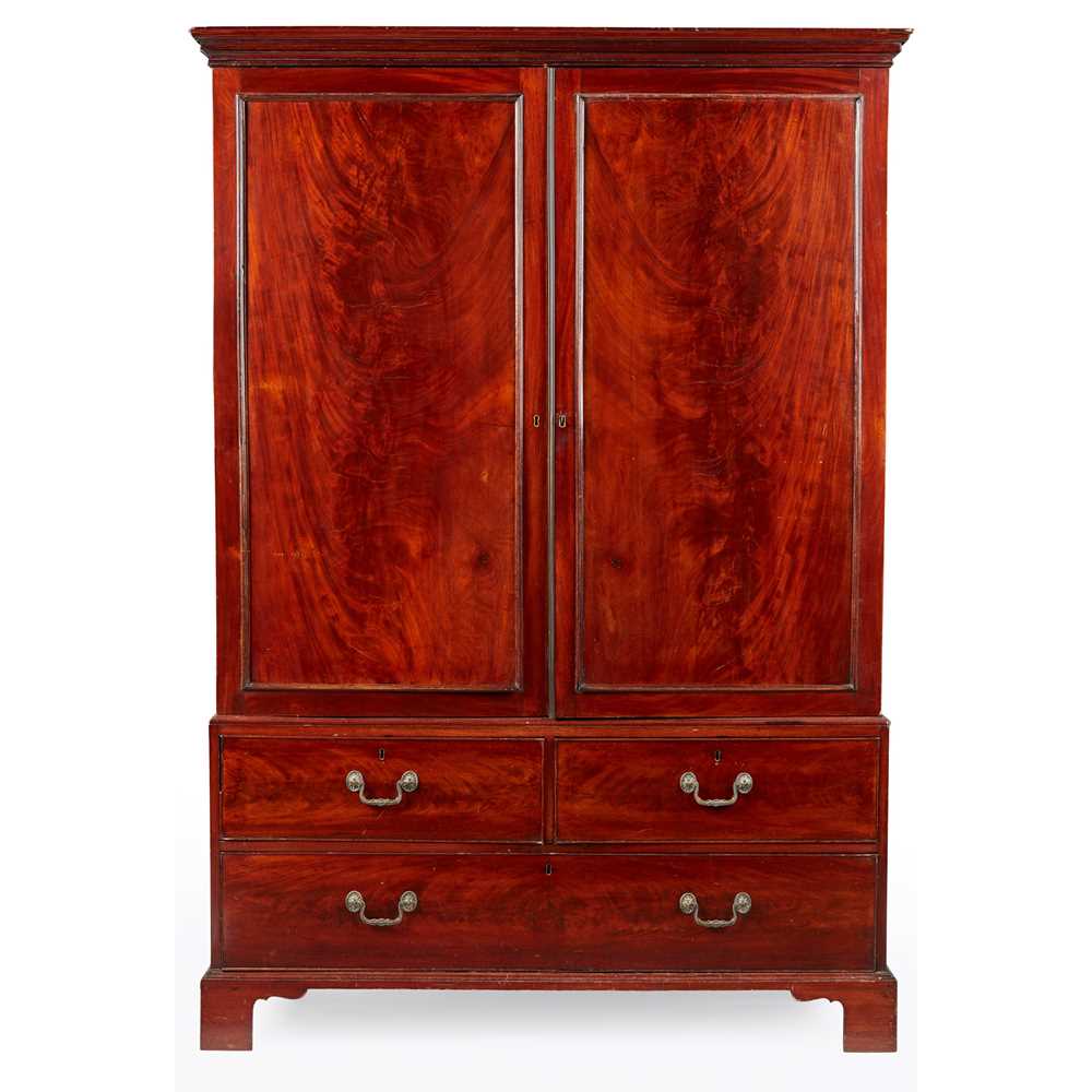 LATE GEORGIAN MAHOGANY LINEN