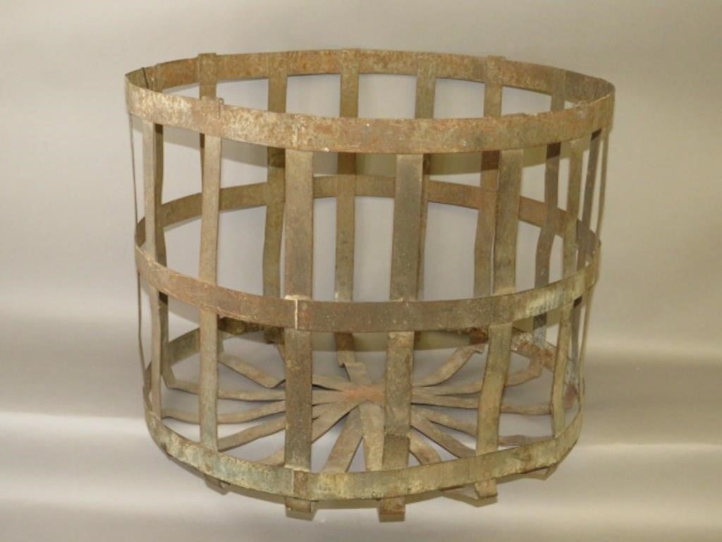 LATE LARGE STRAP METAL CRESSET/FIRE