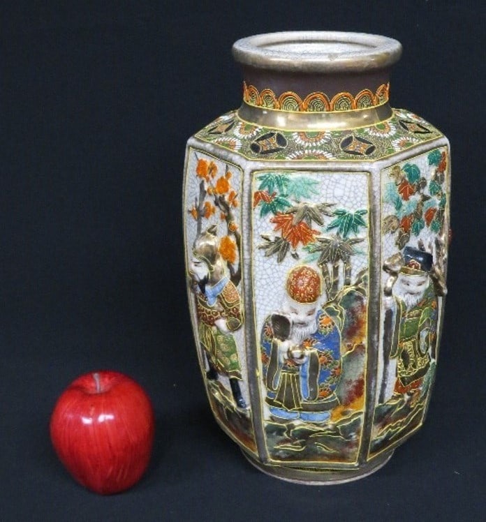 LATE MEIJI PERIOD SATSUMA PANELED