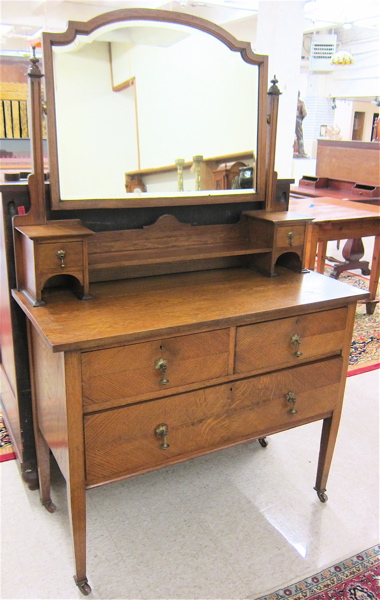 LATE VICTORIAN OAK VANITY DRESSER