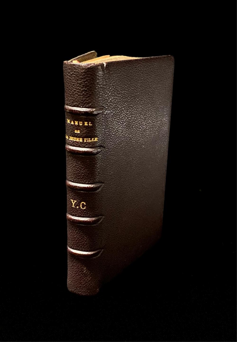 LE MANUEL DE LA JEUNE FILLE