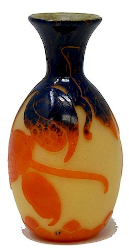 LE VERE FRENCH CAMEO VASELe Vere