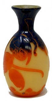 LE VERE FRENCH CAMEO VASELe Ve