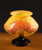 LE VERRE FRANCAIS FOOTED CAMEO