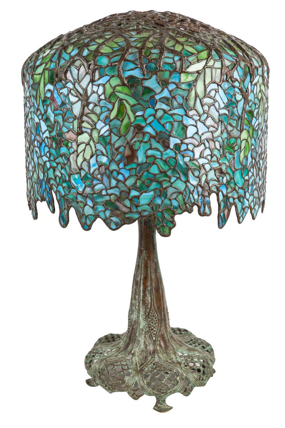 LEADED GLASS TABLE LAMPon a