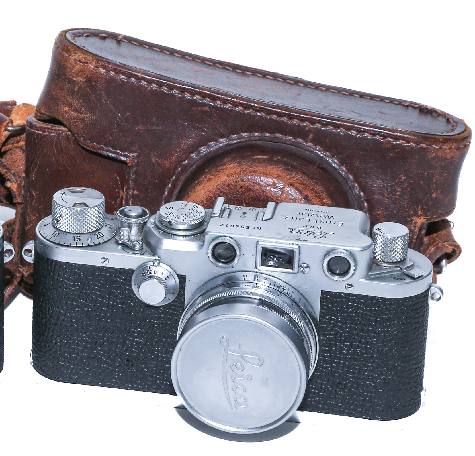 LEICA D.R.P. CAMERA WITH CASE .