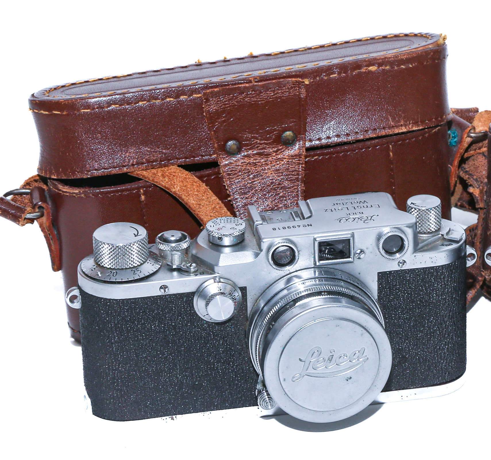 LEICA D.R.P. CAMERA WITH CASE .