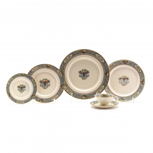 LENOX AUTUMN TABLEWARE, (131)