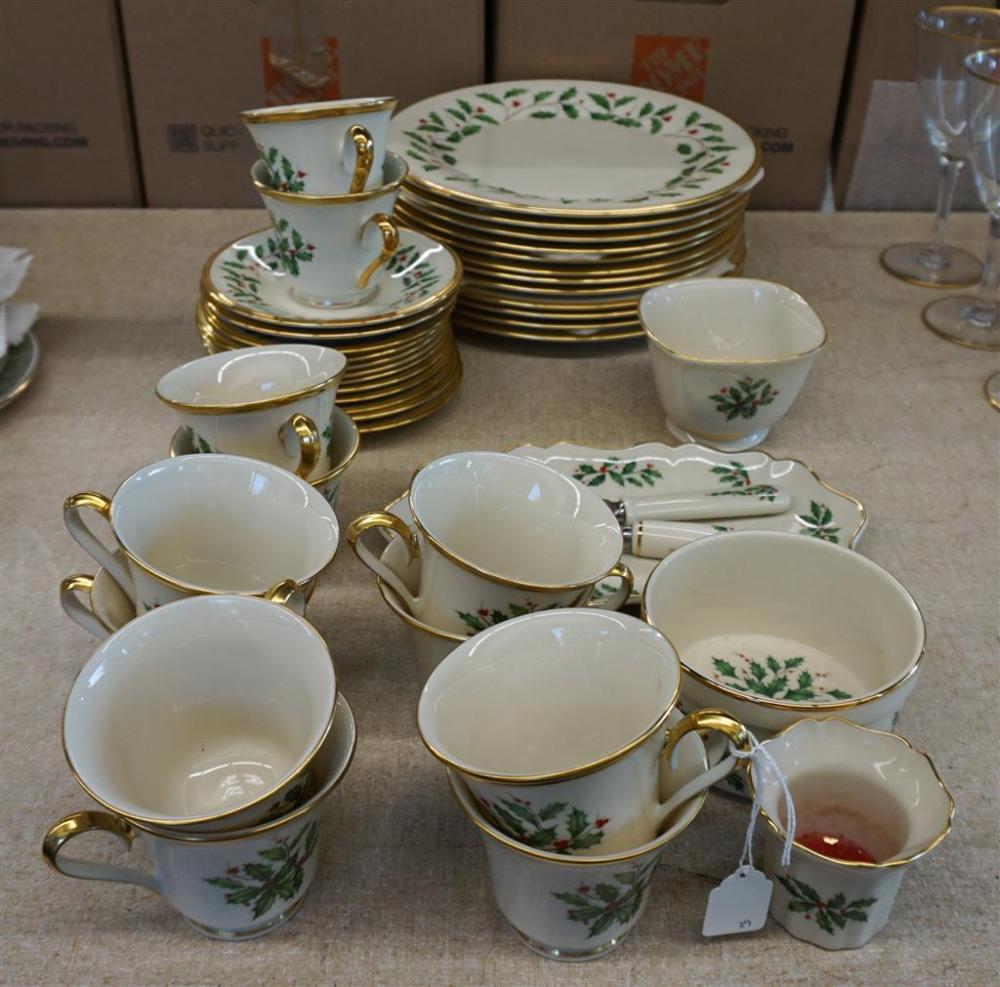LENOX HOLIDAY PORCELAIN 39-PIECE
