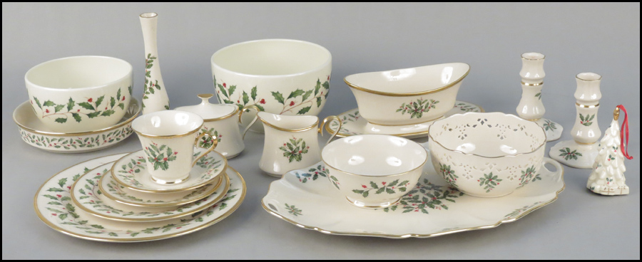 LENOX PORCELAIN DINNER SERVICE IN