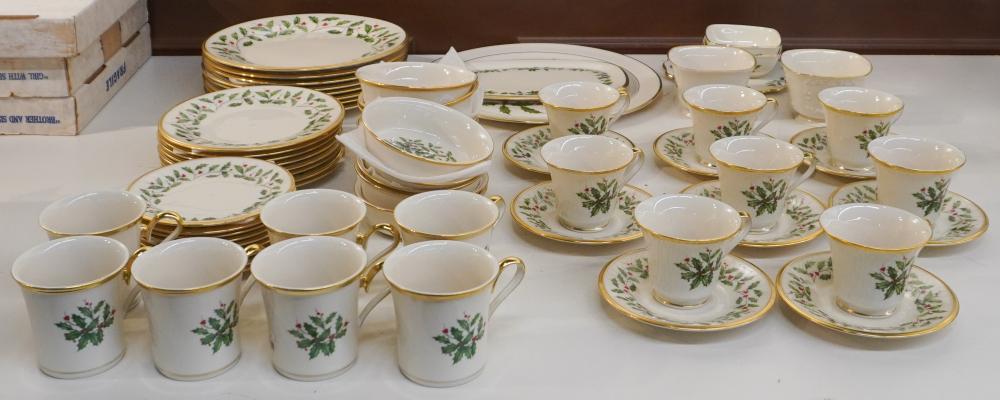 LENOX PORCELAIN 'HOLIDAY' PATTERN