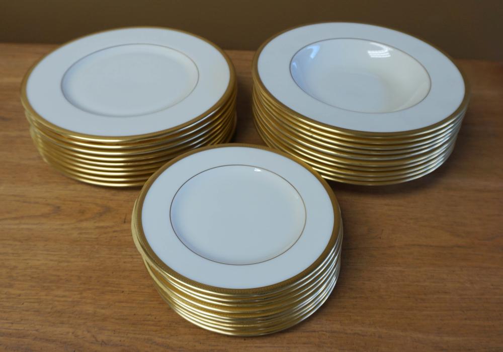 LENOX 'TUXEDO' 28-PIECE TABLE