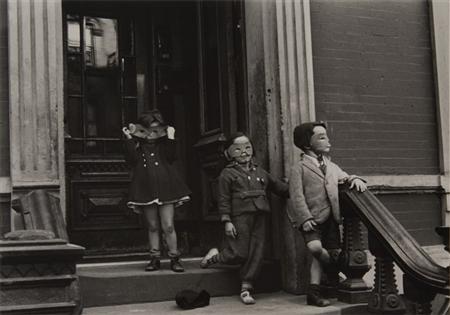 LEVITT, HELEN (b. 1913) N.Y.C.