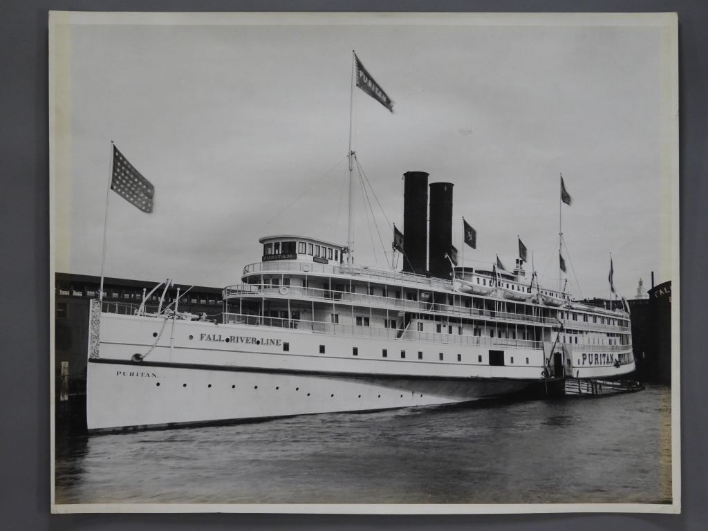 LG BLACK & WHITE PHOTOGRAPH OF