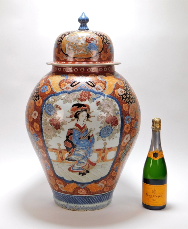 LG JAPANESE IMARI TEMPLE JAR