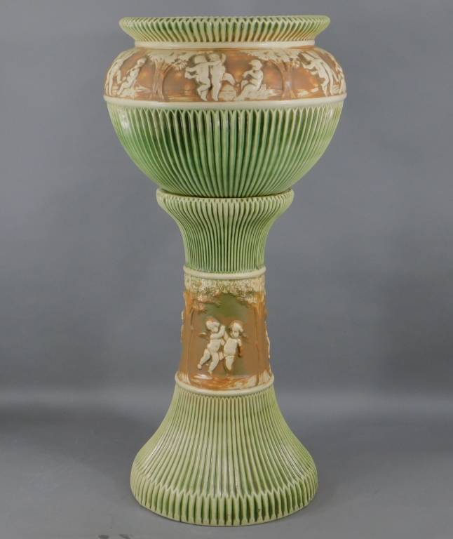 LG ROSEVILLE POTTERY DONATELLO