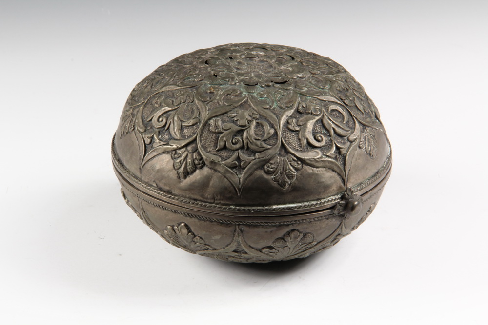 LIDDED ISLAMIC SILVER BOX-with