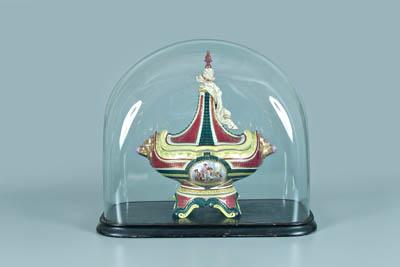 Lidded porcelain tureen,