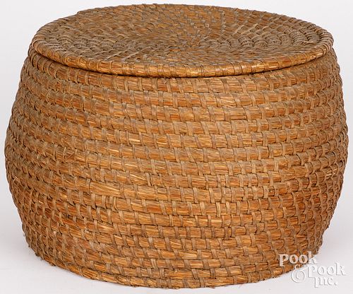 LIDDED RYE STRAW BASKET, 19TH
