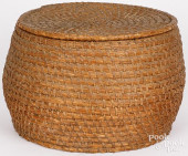 LIDDED RYE STRAW BASKET, 19TH