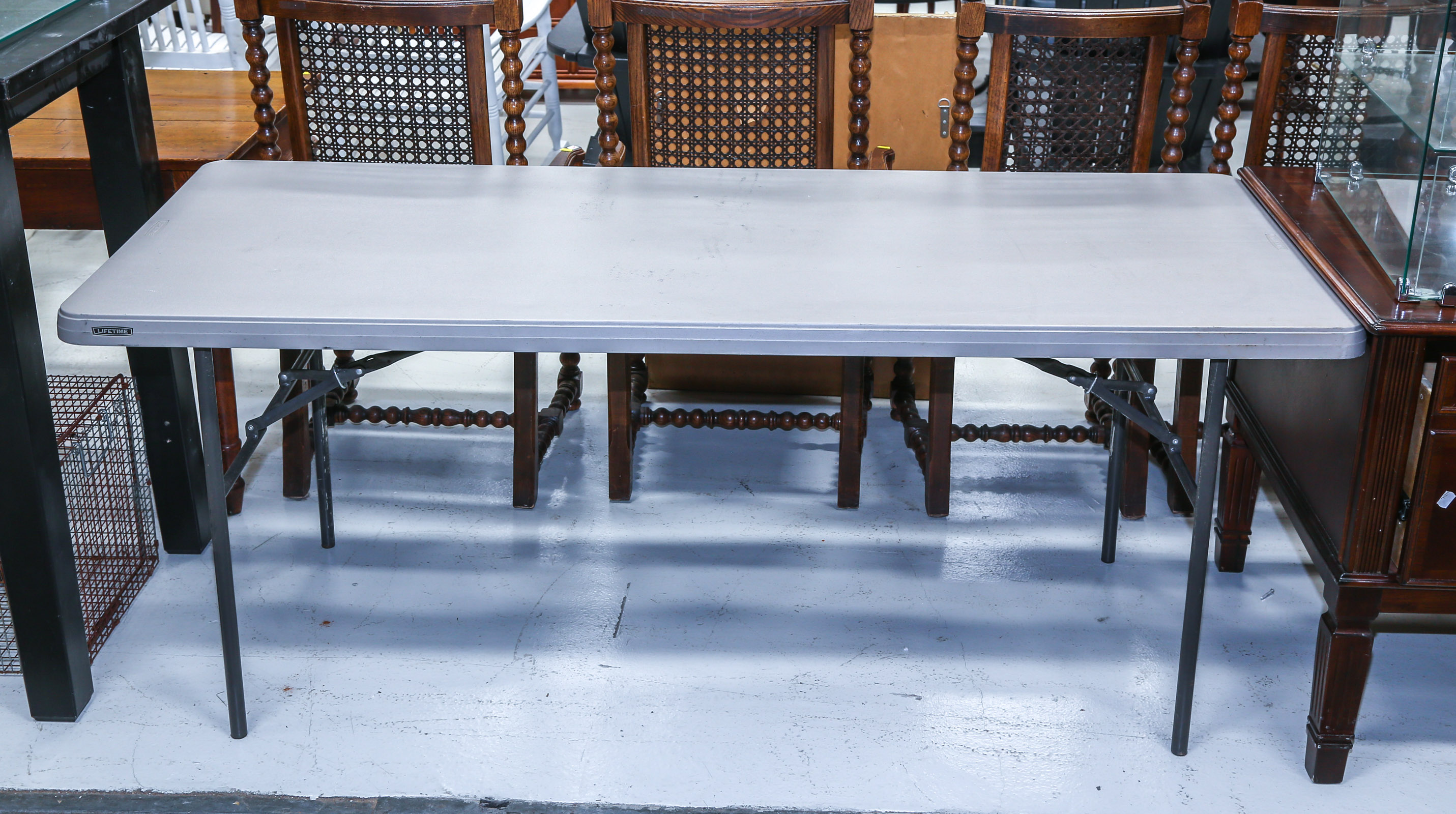 LIFETIME FOLDING TABLE Modern; with