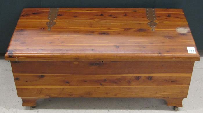 LIFT-TOP CEDAR CHEST Lane Furniture