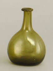 LIGHT GREEN BLOWN GLASS CHESTN