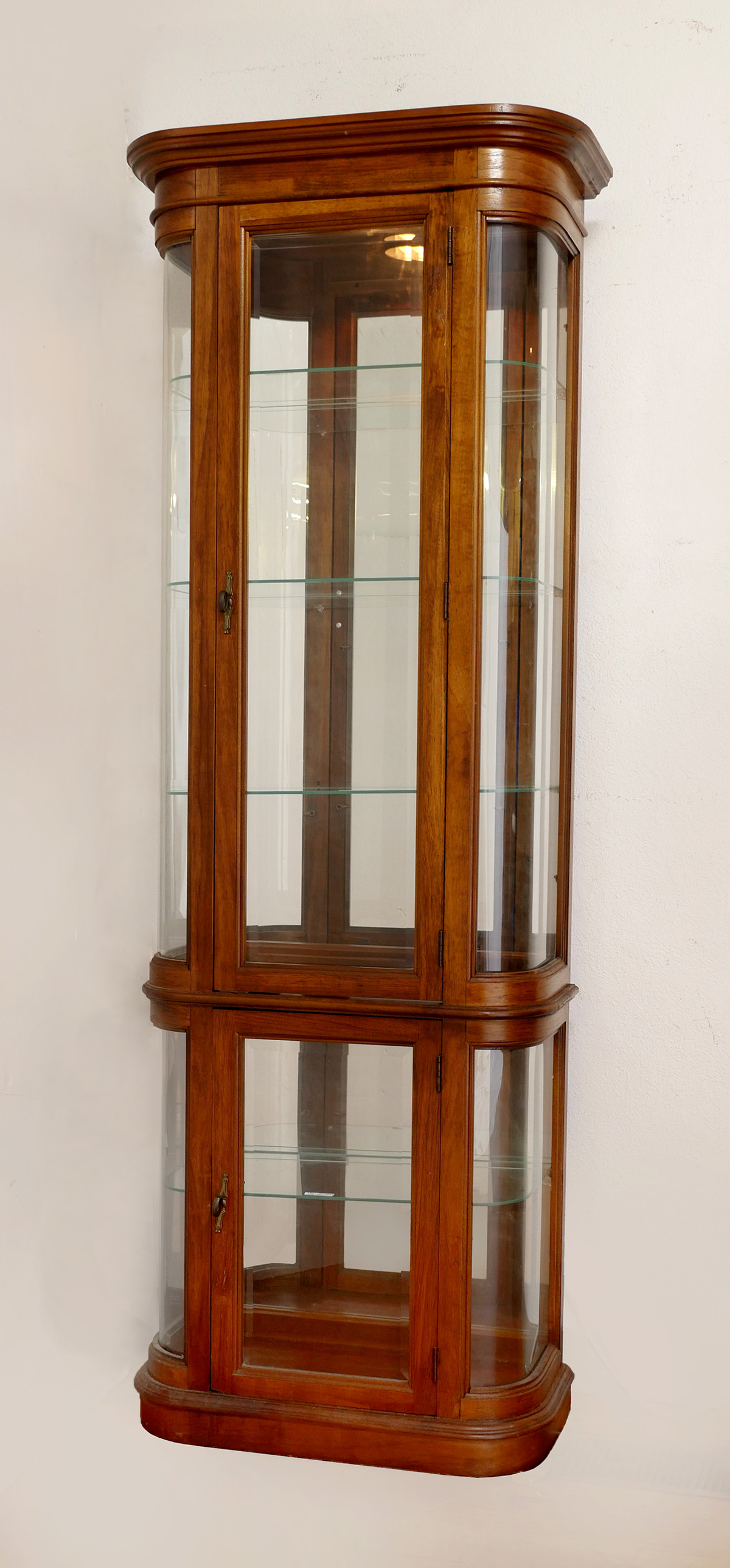 LIGHTED 4 SHELF CURVED GLASS SIDE
