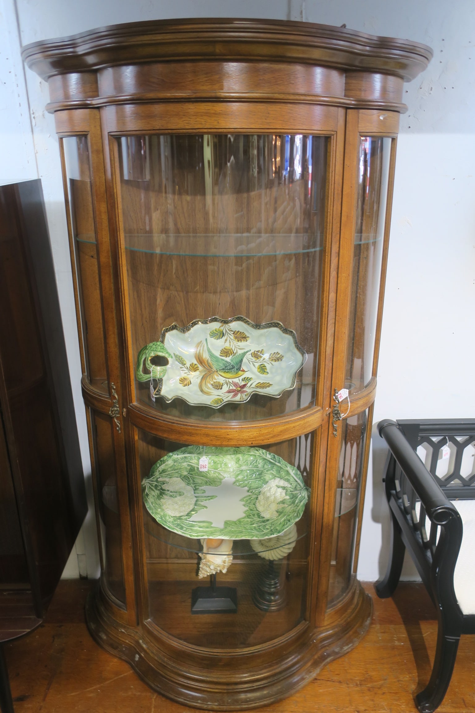 LIGHTED OAK CURVED FRONT FOUR SHELF
