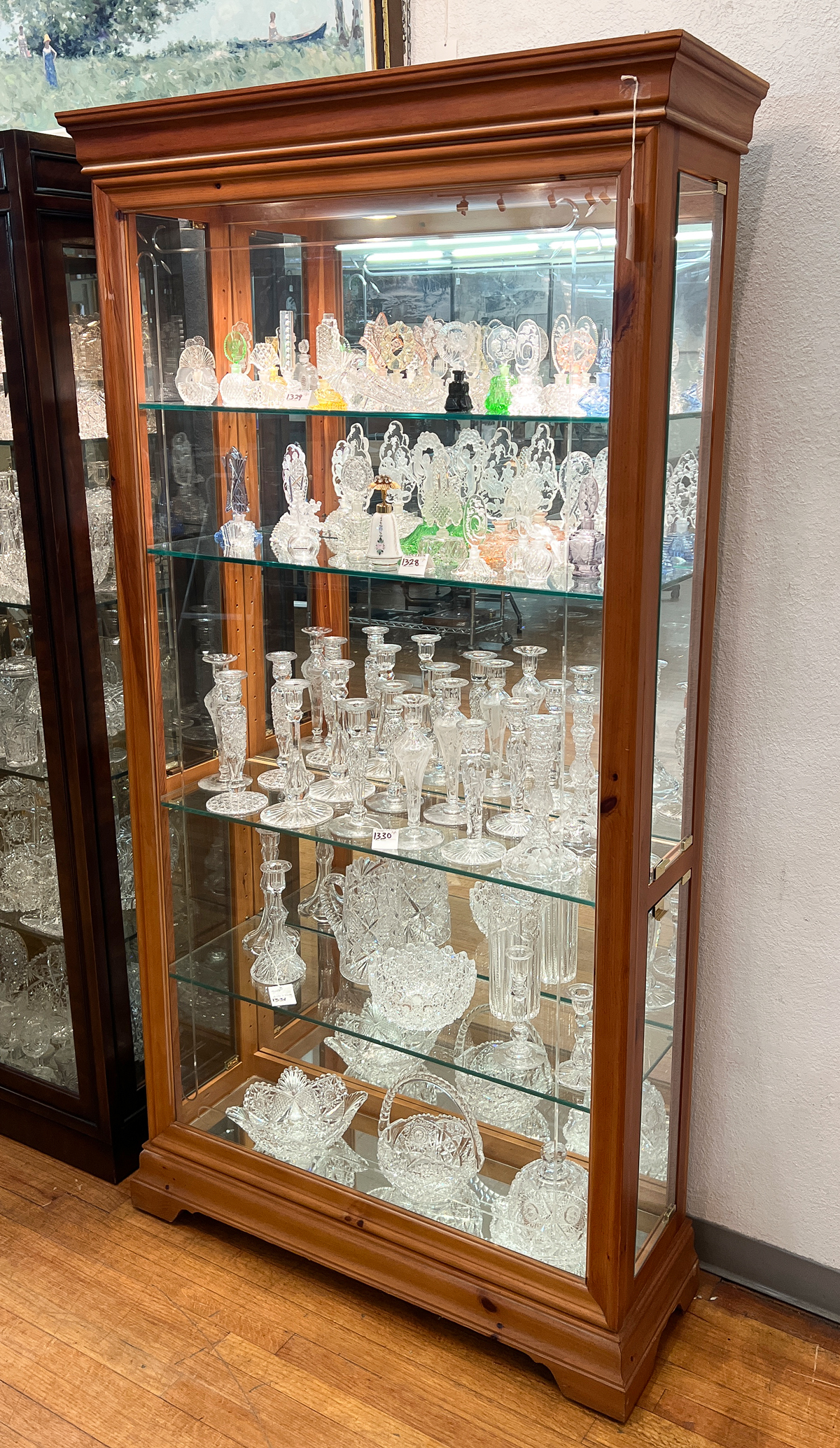 LIGHTED OAK DISPLAY CABINET: