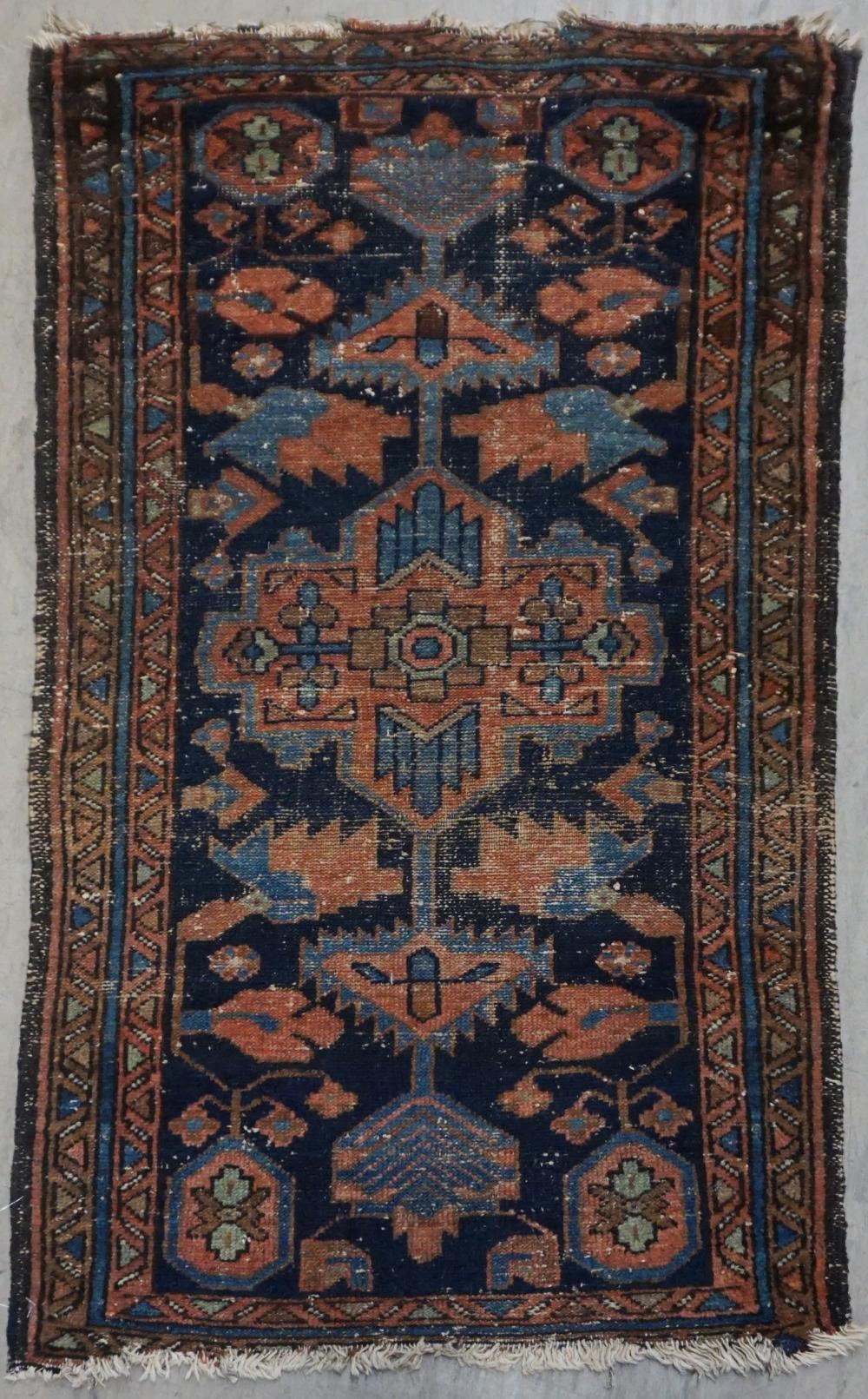 LILLIHAN RUG, 2 FT 2 IN X 3 FT 8