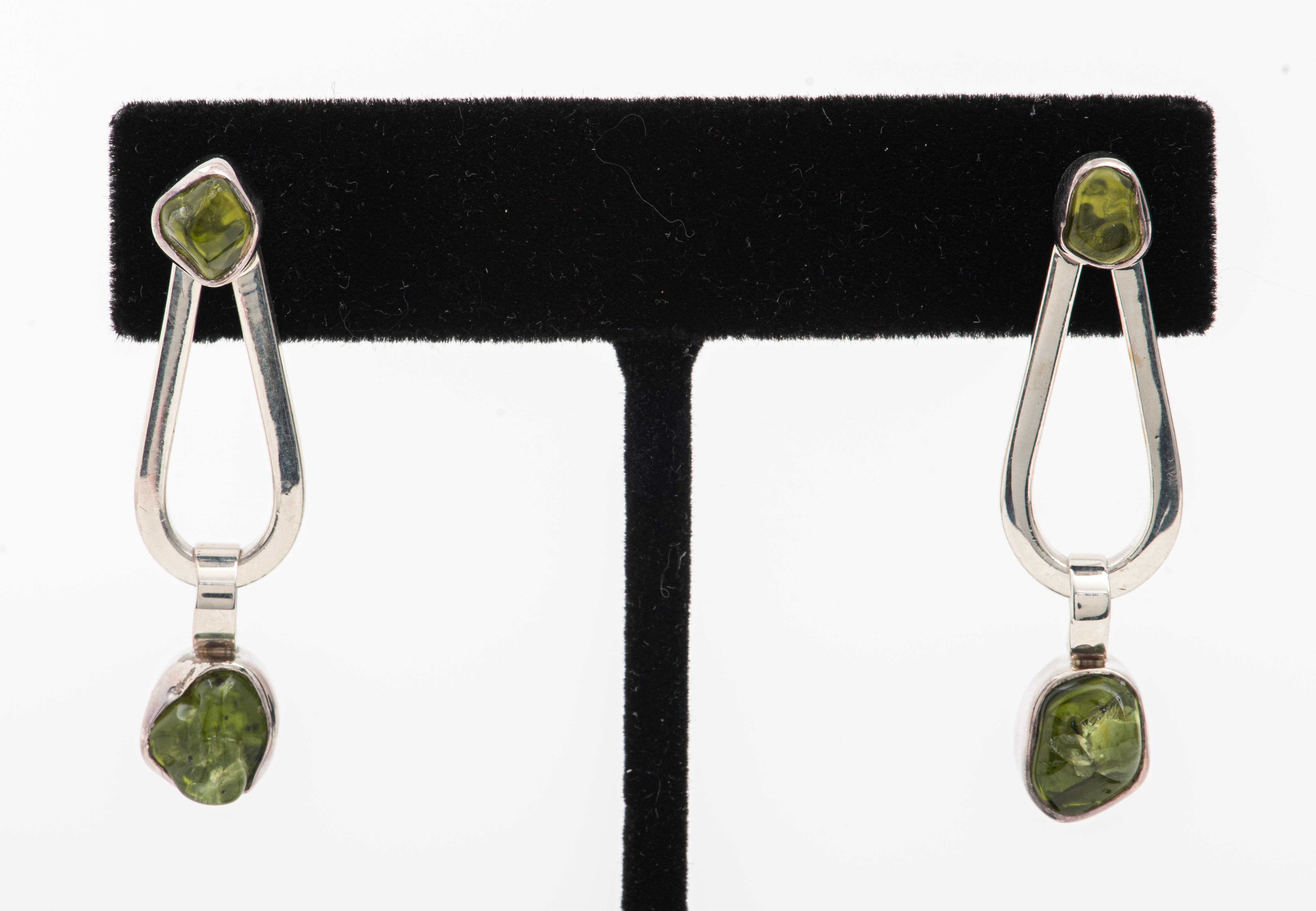 LILLY BARRACK SILVER PERIDOT DROP