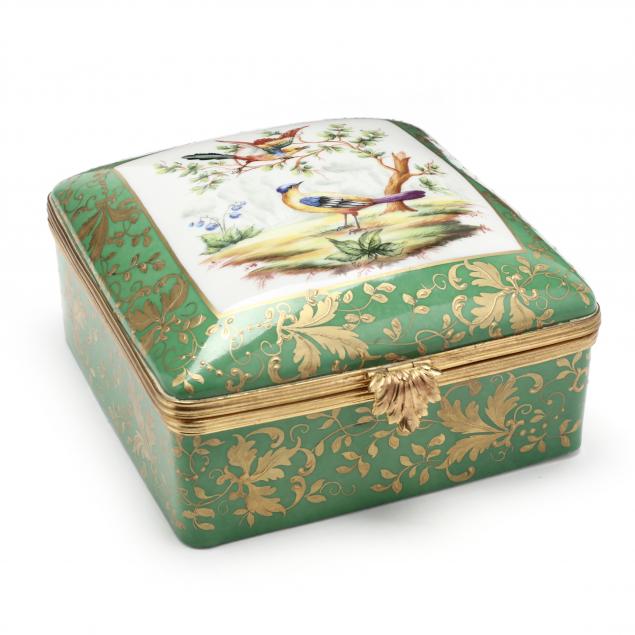 LIMOGES DRESSER BOX The hinged