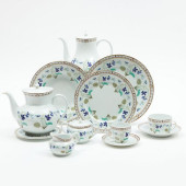 LIMOGES PORCELAIN DINNER SERVI