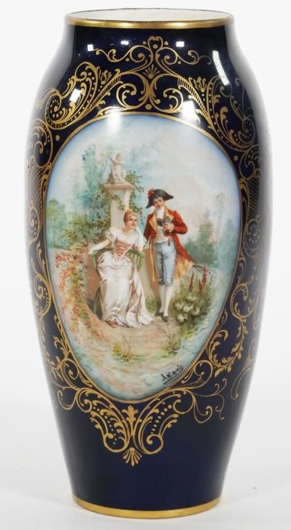 LIMOGES PORCELAIN VASELimoges