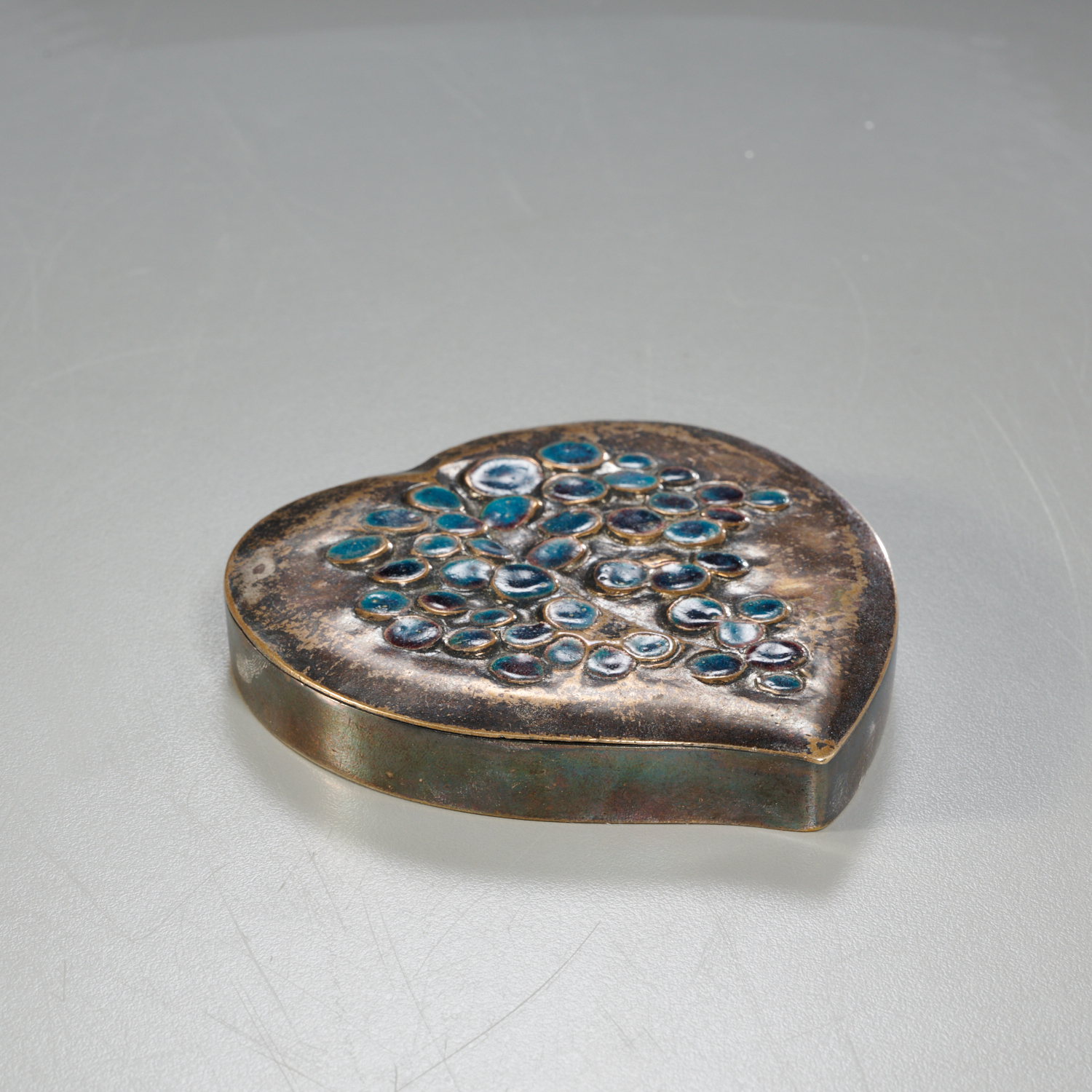 LINE VAUTRIN, HEART-SHAPED COMPACT,